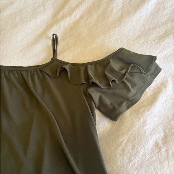 Off-Shoulder Ruffle Sleeve Blouse - Picture 3 of 11